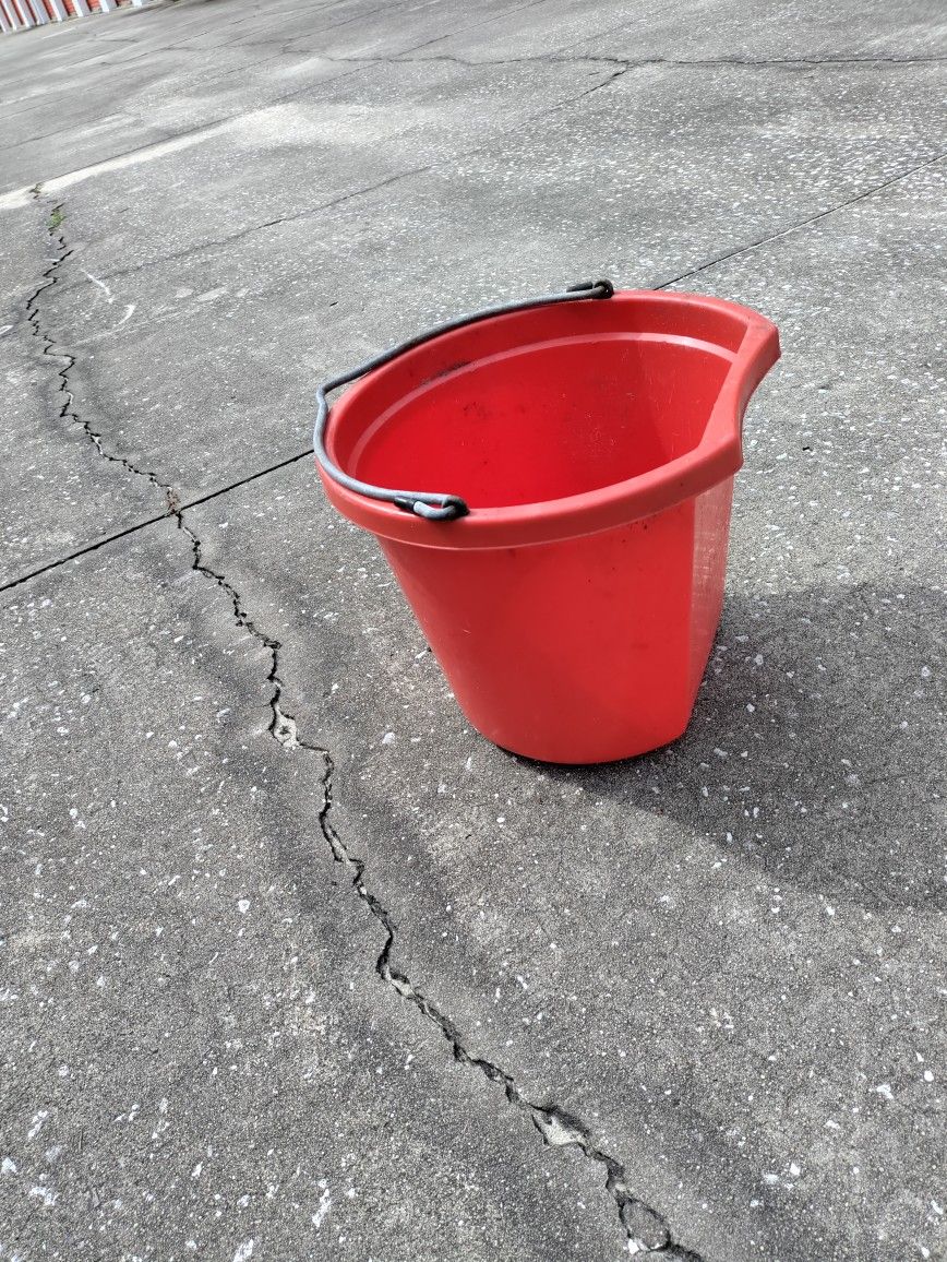feed bucket