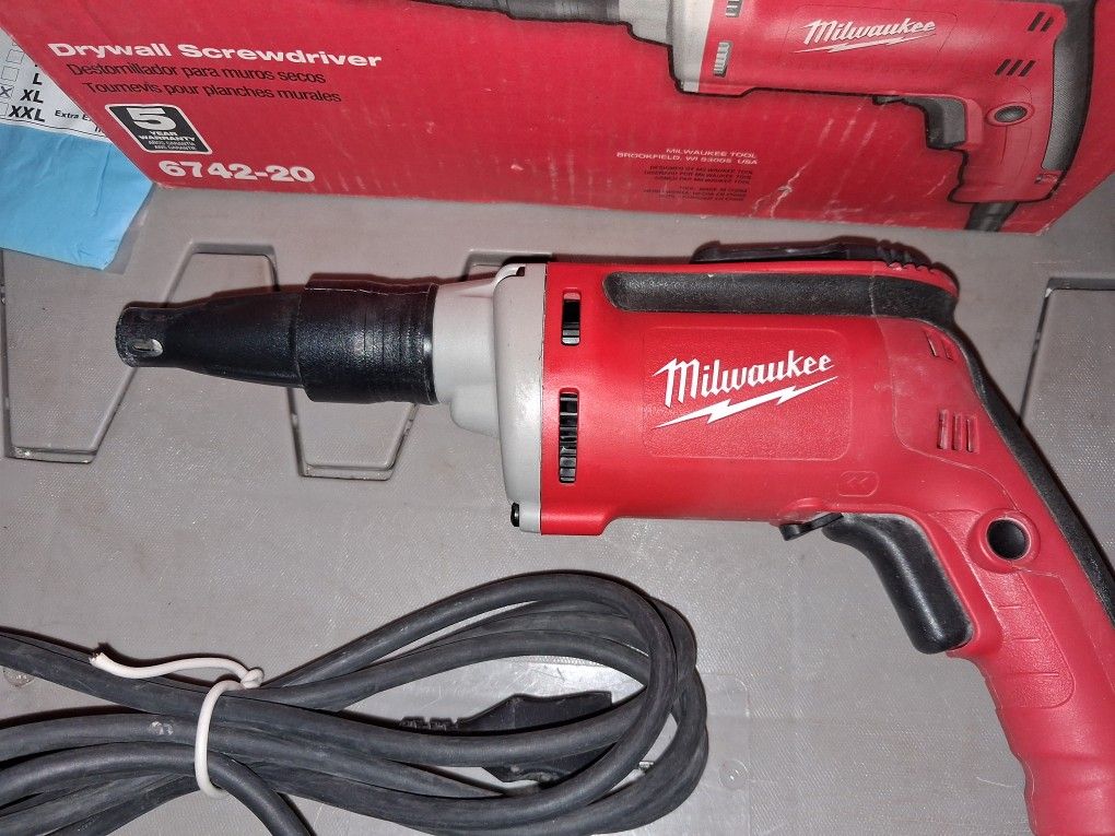 Milwaukee Drywall Screwdriver 