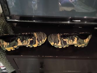 Steel toe shoes size 13