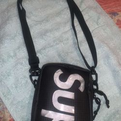 supreme lv messenger bag