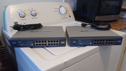 Linksys VPN Router / 16 Port Ethernet Switch M/N RV016: