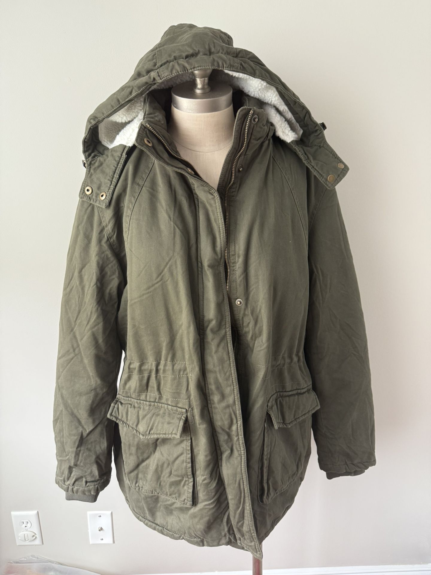 Warm Hooded Jacket Coat Size XL Men’s  Women’s 