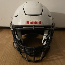 White Riddell SpeedFlex Football Helmet – Sleek & High-Performance