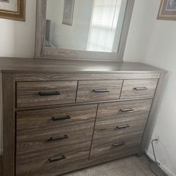 $650 - Mathis Brothers Queen Three-piece Set 