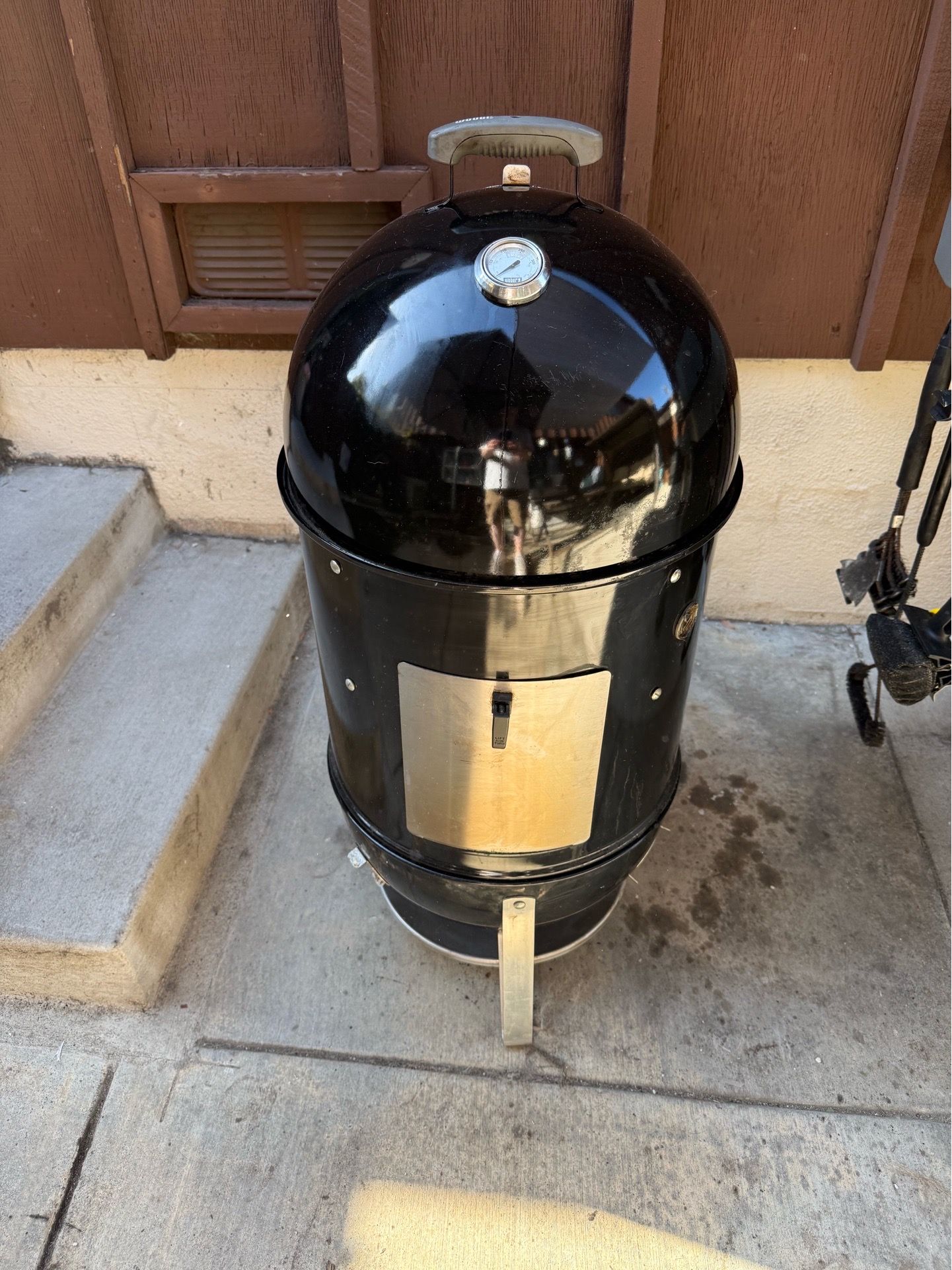 18.5 inch Weber Smokey Mountain cooker