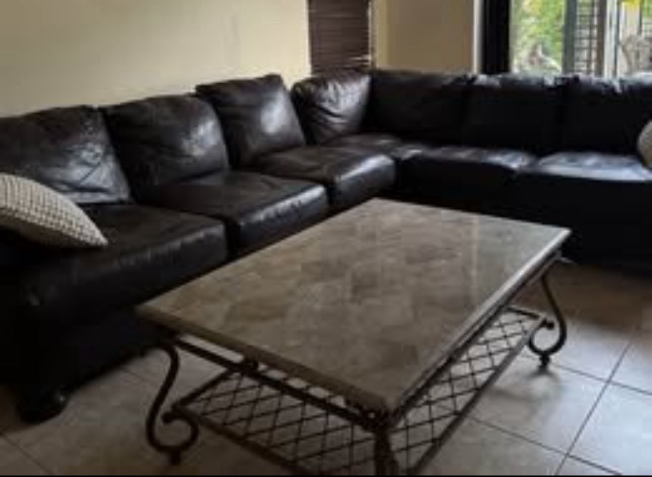 Sofa / Couch / Sectional