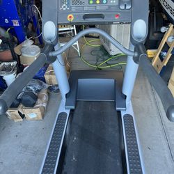 Life Fitness CLST Commercial treadmill 