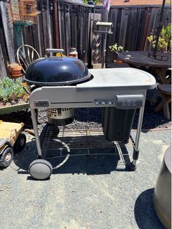Weber Performer 22” BBQ Grill & table