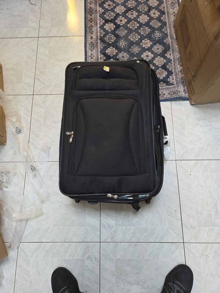 Protégé 28" Softside Luggage