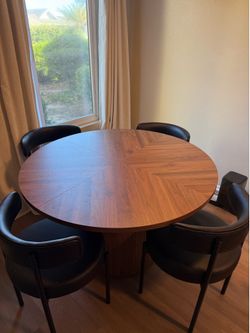 Round Table