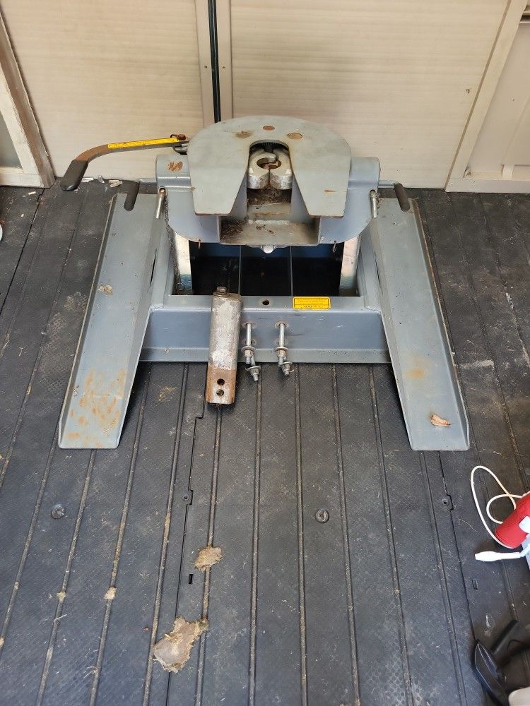 5th wheel hitch