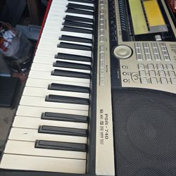 Yamaha keyboard model PSR - 740 vintage and rare. Works great. 
