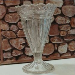 Vintage 7 1/2”  CRYSTAL VASE MINT CONDITION!😇 Please Read Description.