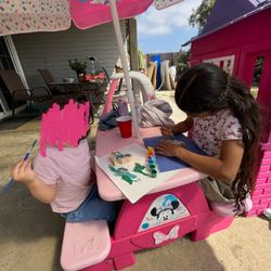 Mini Mouse Table With Umbrella 