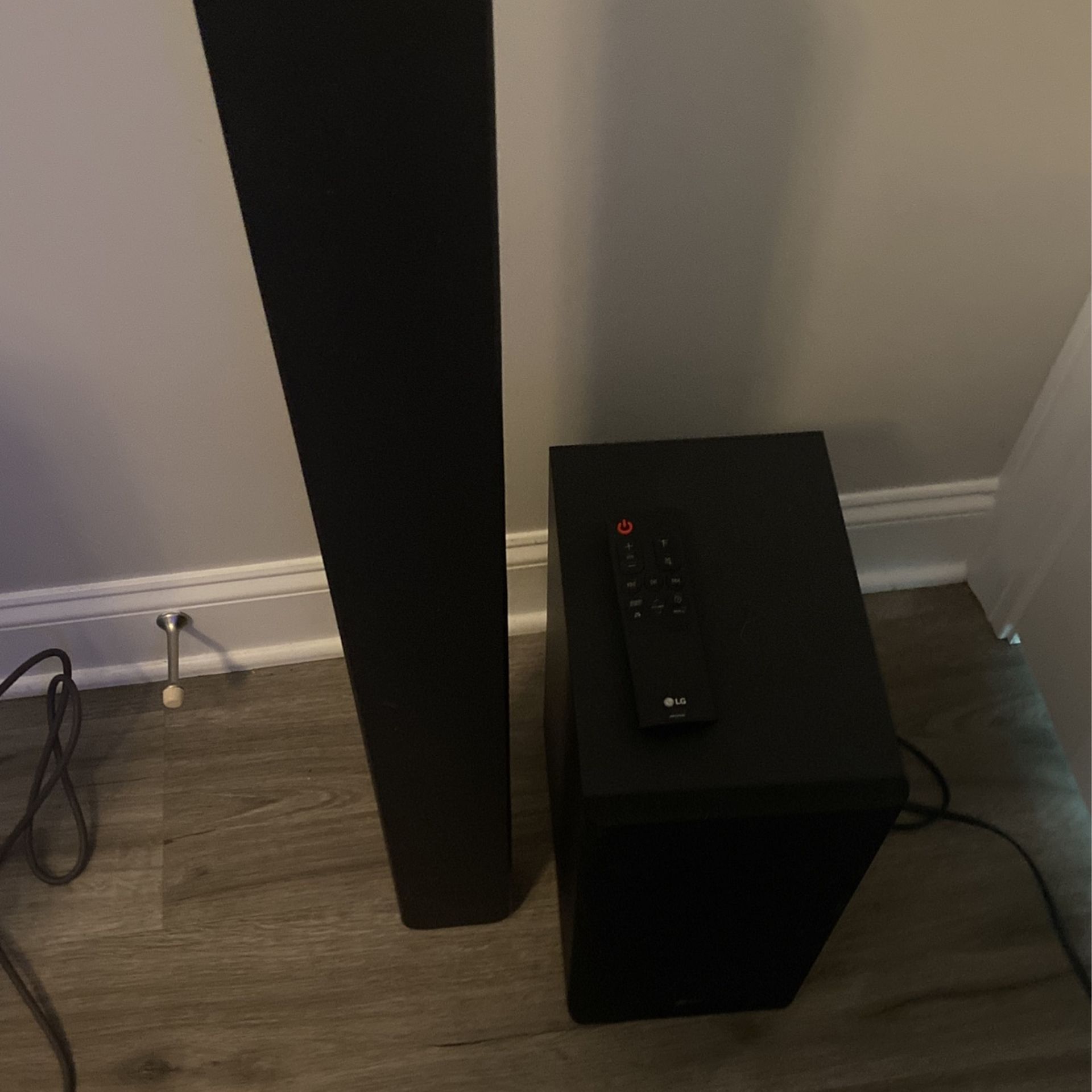 LG SOUNDBAR AND SUBWOOFER