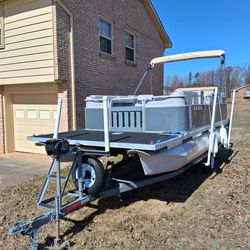 1995 TAHOE 18 FOOT PONTOON 70HP OUTBOARD EVENRUDE