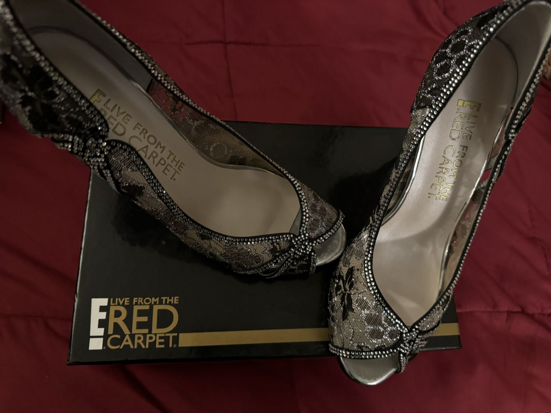 E LIVE FROM THE RED CARPET SHOES - SILVER AND BLACK HEELS - SIZE 9