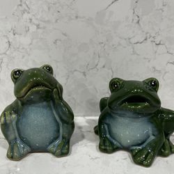 ANTIQUE FROGS 