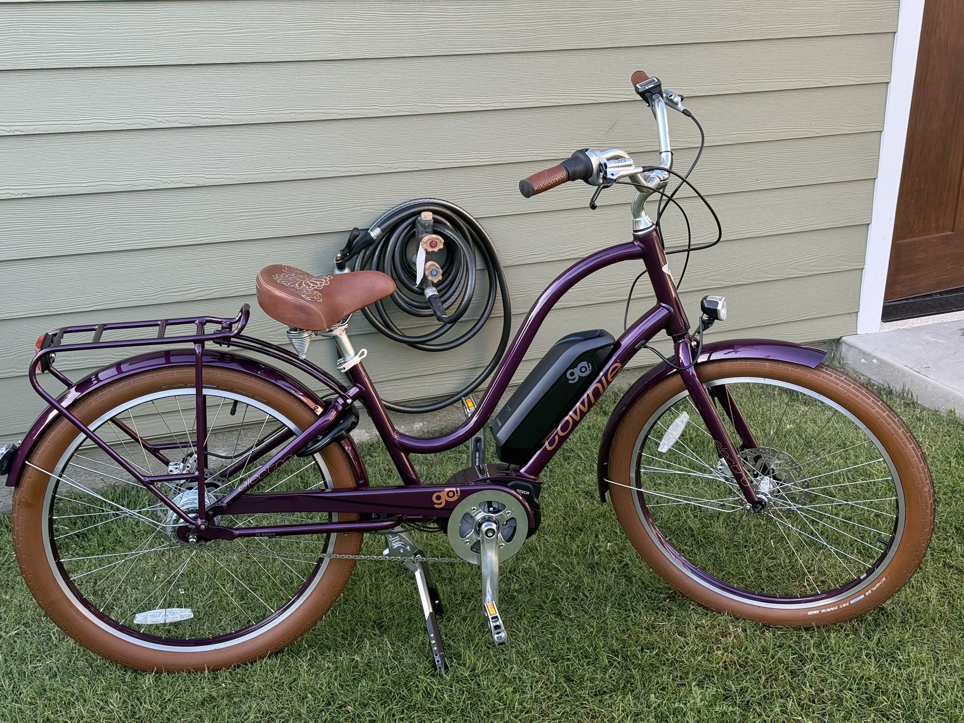 Electra Townie Go its a 8i with hydraulic disc brakes,front and rear lights, bosch mid drive unit bike is like brand new only 12 miles on it. Rear rac