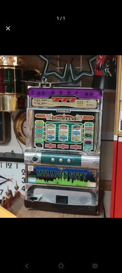 Pachislo slot machine with tokens