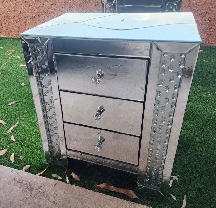 Glass / Crystal Dresser