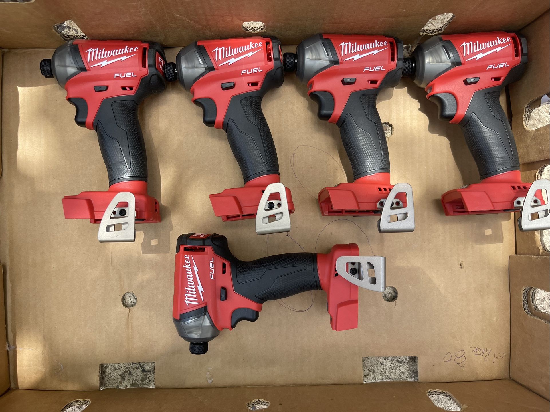 Milwaukee EACH ‼️) M18 FUEL SURGE 18V Lithium lon