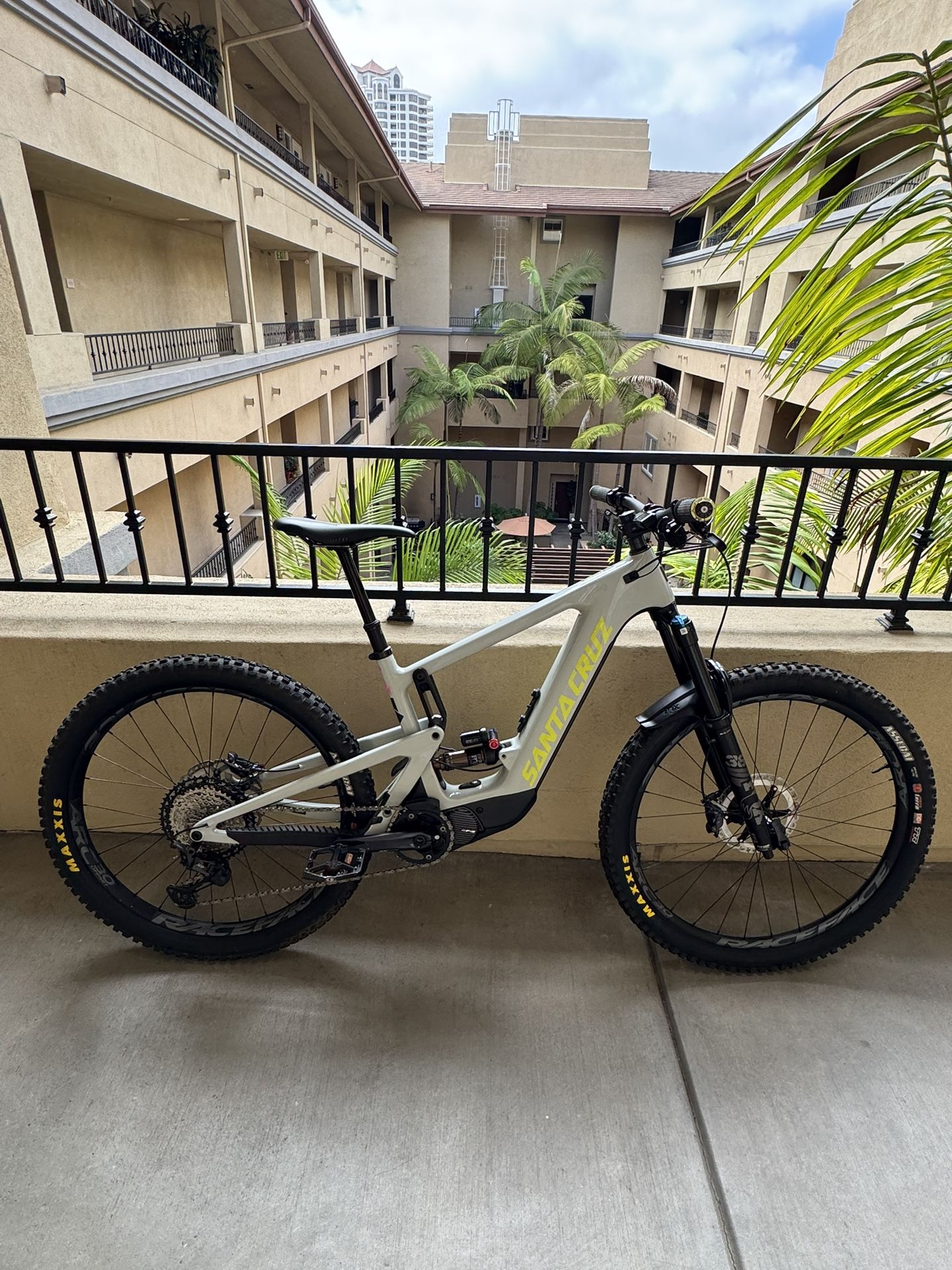 2021 Santa Cruz Heckler CC MX Med * Upgrades