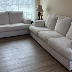 Sofa and Love Seat In Like New Condition 