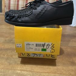 Ladies Soft spots Bonnie Lite 10  1/2 Wide Brand New In Box . Never Worn. I Have 50 Pair, Make Offer