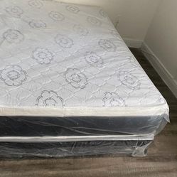 NEW QUEEN PILLOW MATTRESS AND BOX SPRING 2pcs