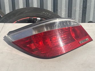 2007-2010 BMW E60 5 SERIES LEFT SIDE TAIL LIGHT OEM