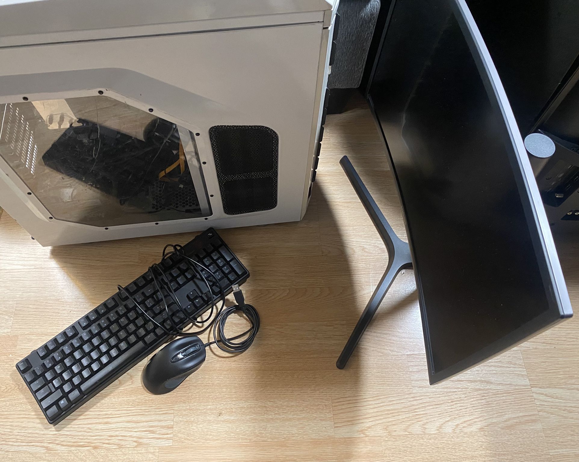 Custom Gaming Pc w/Monitor,Keyboard,Mouse and Cables
