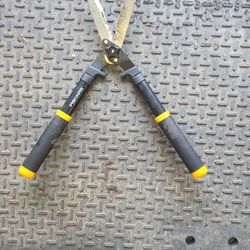 hedge trimmers 