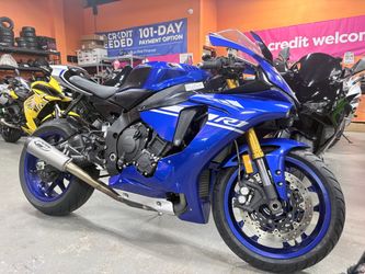 2017 - Yamaha R1 - Kawasaki Blue - Mint condition - great speed -  cash and  finance