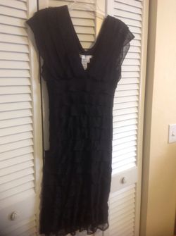 Black ruffle dress size med