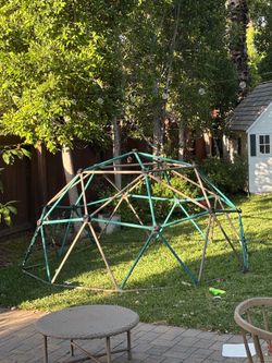Kids climbing apparatus
