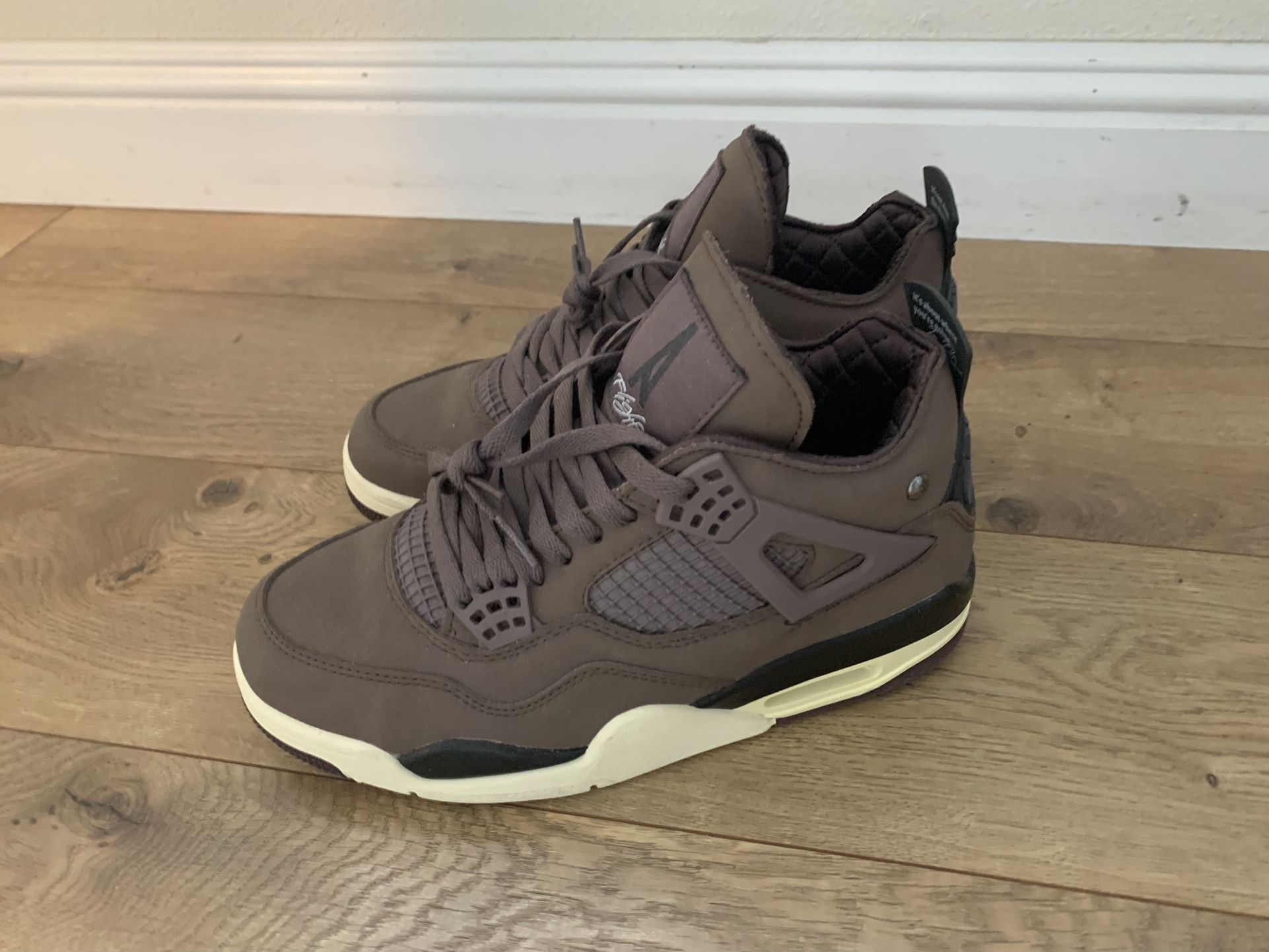 Basketball Shoes For 25 cm Used. ( Wear Once Only )