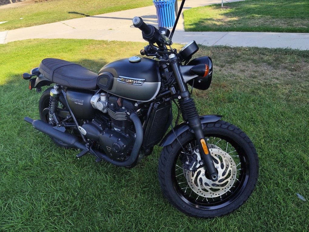 2022 Triumph Bonneville T120 Black