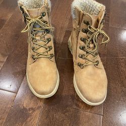 Women’s Size 7.5 Camel Zip Up Boots $15