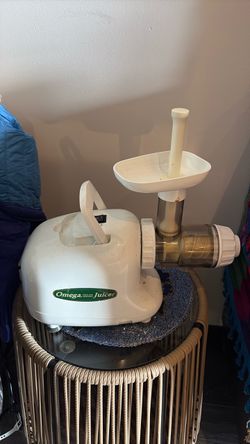 Omega slow masticating juicer juice