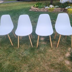 4 Chairs Lot 