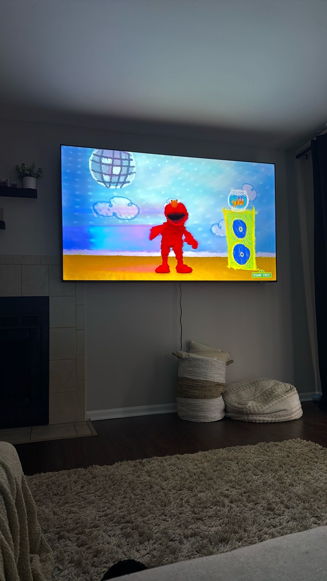 85” Samsung Crystal UHD 4K Smart Tv With Advanced Tilt Wall Mount