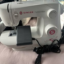 Máquina De Coser Seminueva 