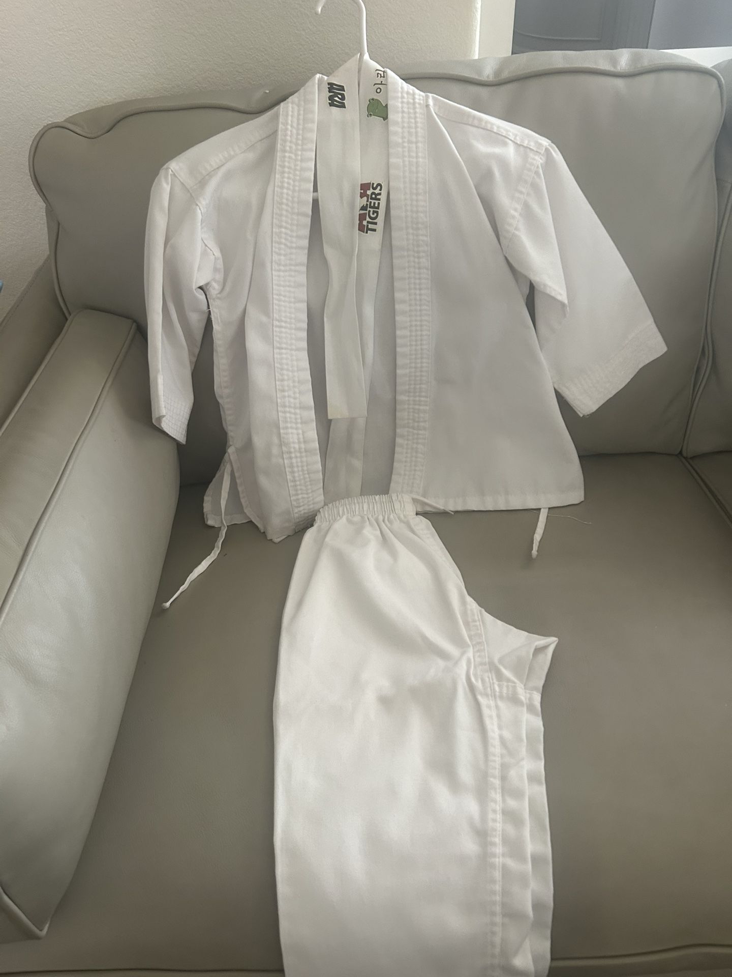 Taekwondo uniform/custome child 4-5