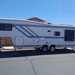 1986 Koun Fifth Wheel Trailer