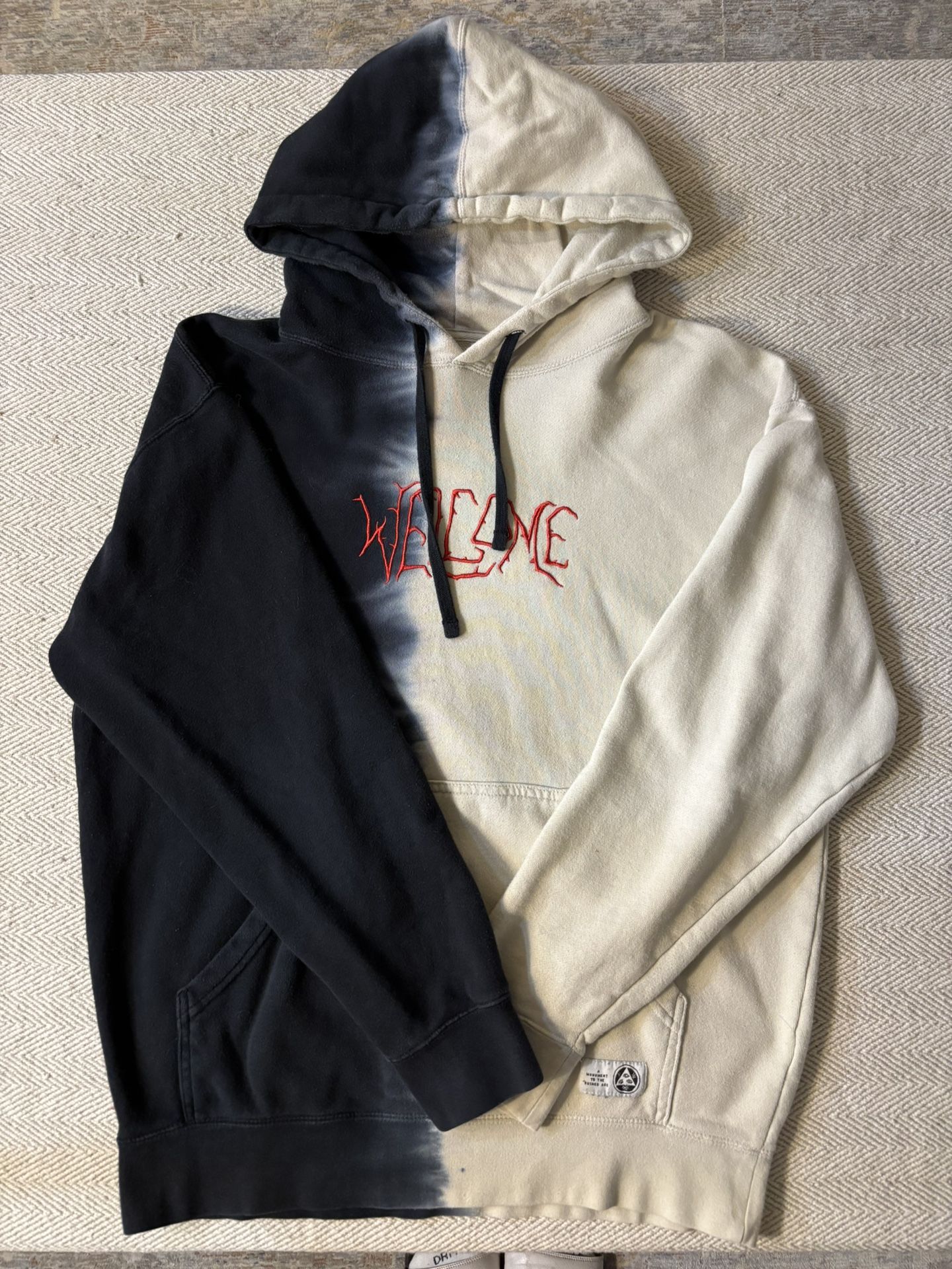 Welcome Skateboards Men's Medium White & Black Dip Dyed Bone Skater Hoodie.