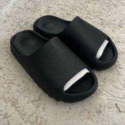 New Yeezy Slides Size 9