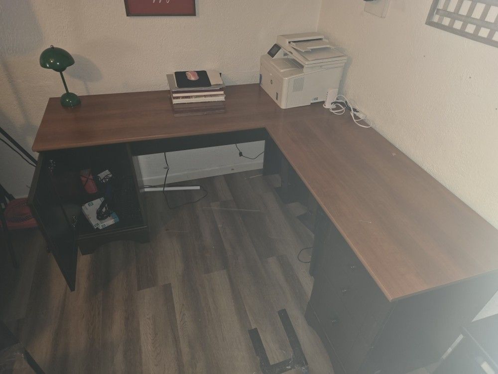 Beautiful Corner Desk