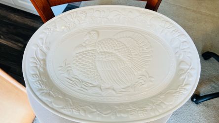 white ceramic Gibson Home turkey serving .