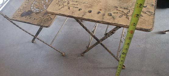 Very nice vintage looking children's table and chair set